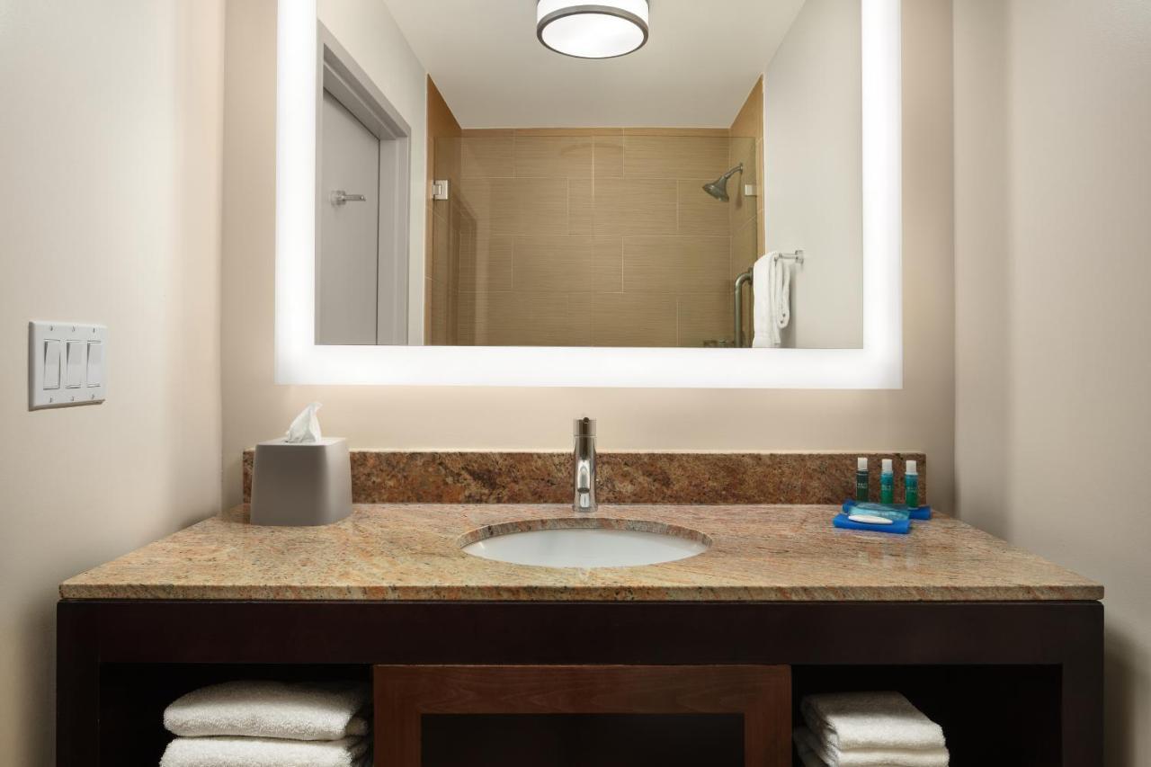 Holiday Inn Express Hotel & Suites Belmont By Ihg Dış mekan fotoğraf