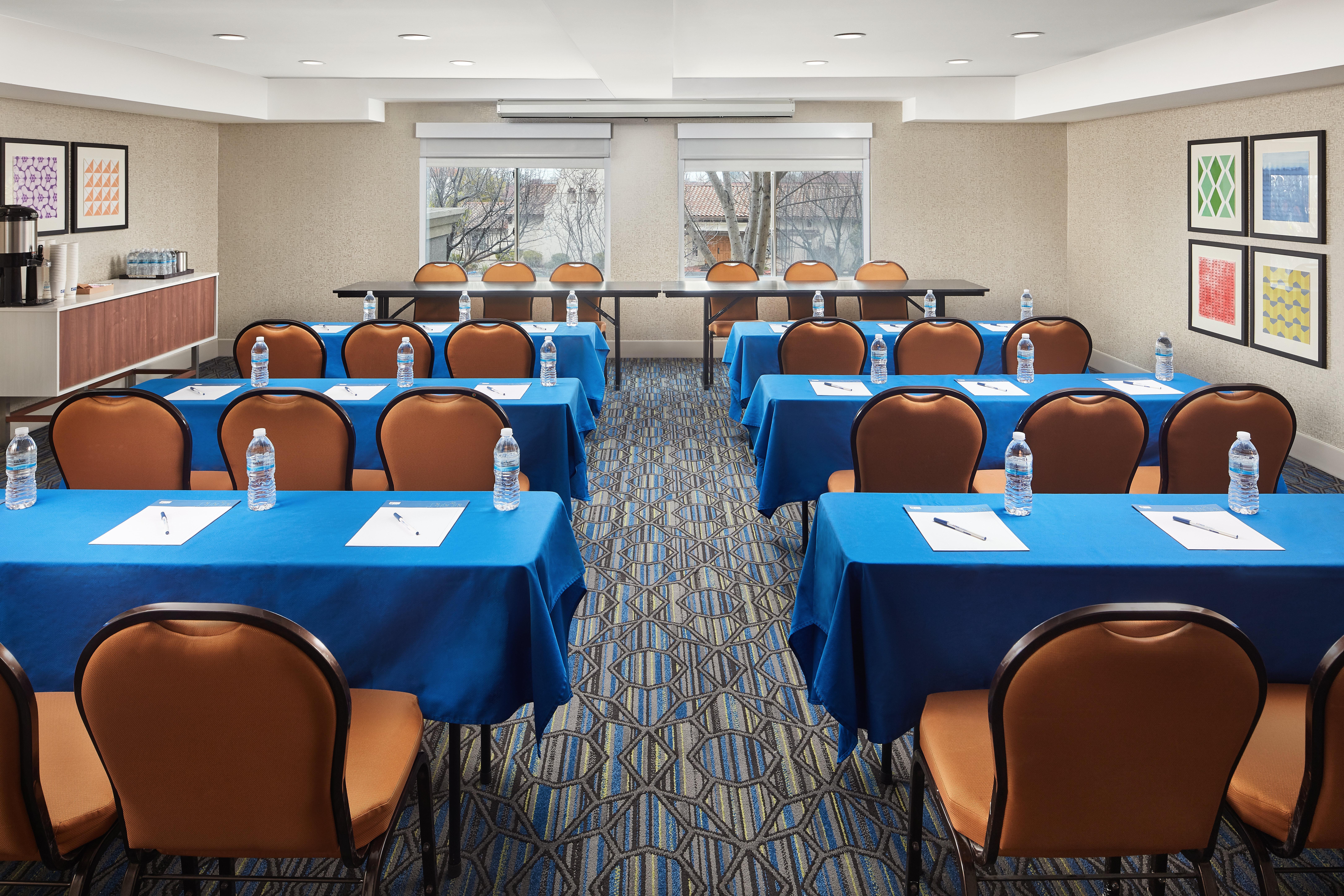 Holiday Inn Express Hotel & Suites Belmont By Ihg Dış mekan fotoğraf