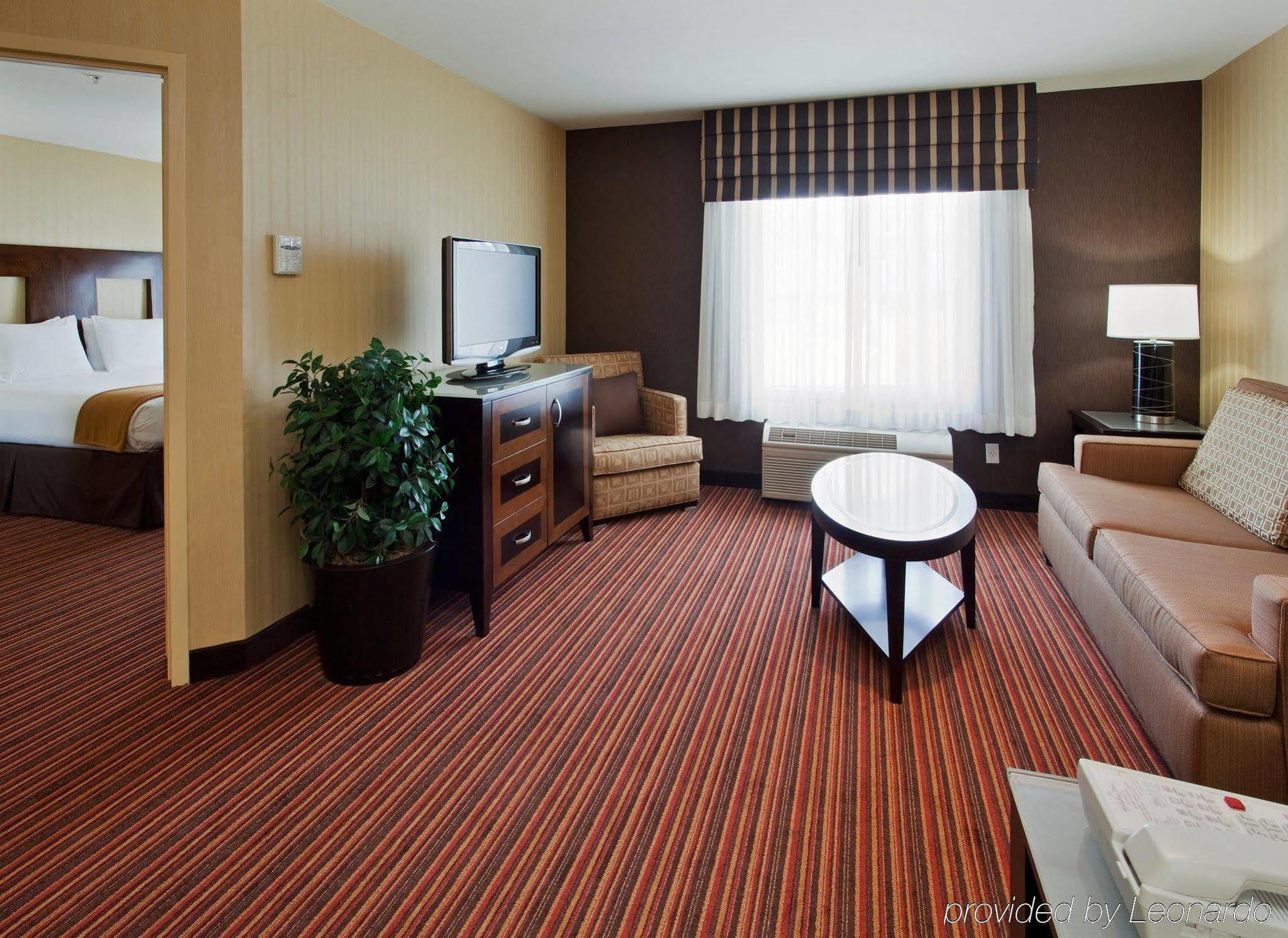 Holiday Inn Express Hotel & Suites Belmont By Ihg Oda fotoğraf