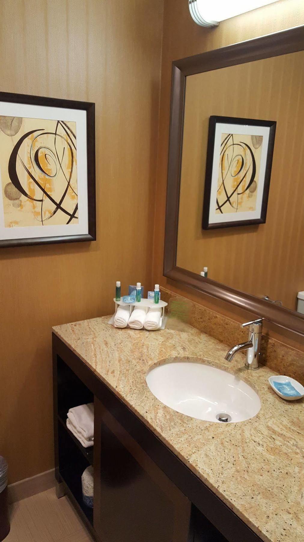 Holiday Inn Express Hotel & Suites Belmont By Ihg Dış mekan fotoğraf