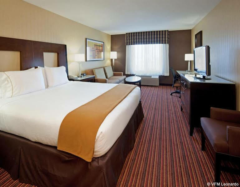 Holiday Inn Express Hotel & Suites Belmont By Ihg Dış mekan fotoğraf