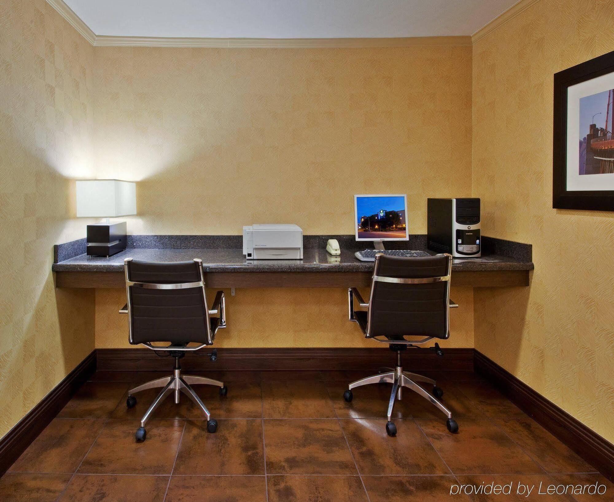 Holiday Inn Express Hotel & Suites Belmont By Ihg Dış mekan fotoğraf